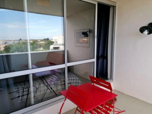 Photo de la galerie de l'établissement Studio C avec Parking et Terrasse, à La Rochelle