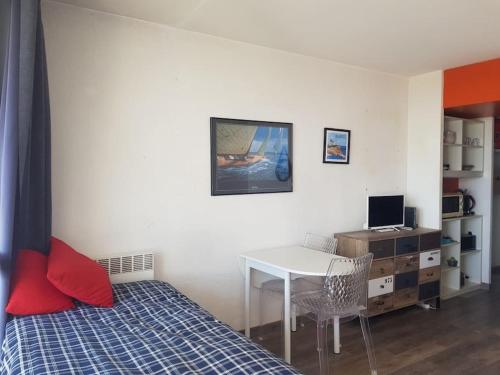 Photo de la galerie de l'établissement Studio C avec Parking et Terrasse, à La Rochelle