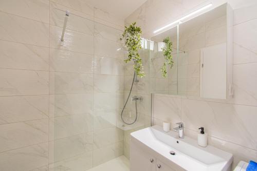 Flexible SelfCheckIns 42 - Zagreb - Luxury - Garage Parking - Loggia - Brand New