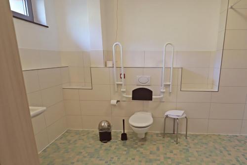 a bathroom with a toilet and a sink at Pension Hinz & Kunz in Weimar