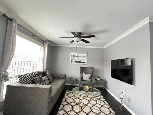 Unique 3 bedroom townhouse with 2 parking spaces.