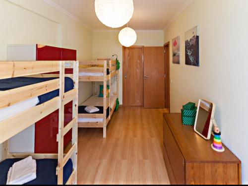 a room with two bunk beds and a table at Formosa View in Faro