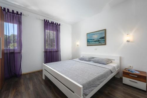 Postel nebo postele na pokoji v ubytování MIRJANA house with apartments