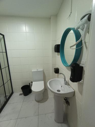 Un baño de Deeps Hostel Ankara 2