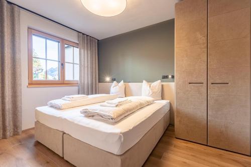 Una cama o camas en una habitación de Chalet 149 Westendorf by ALPS RESORTS