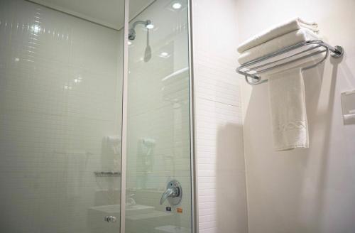 Ένα μπάνιο στο Quarto plus no Linhares Design Hotel ES