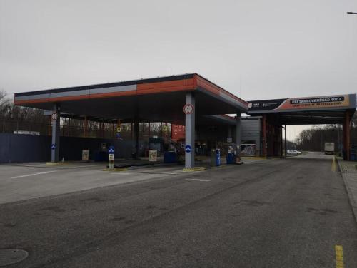 an empty gas station with a gas station at GAS Truck centrum in Holíč