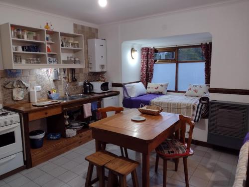 a kitchen and living room with a table and a couch at El Rincón del Andino - Planta Baja in Ushuaia
