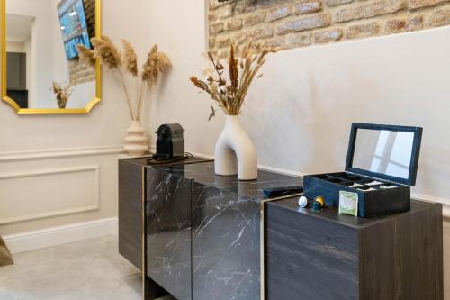 a black dresser with a laptop on top of it at DESIGN Studio I Center I Kingbed I NEW in Augsburg