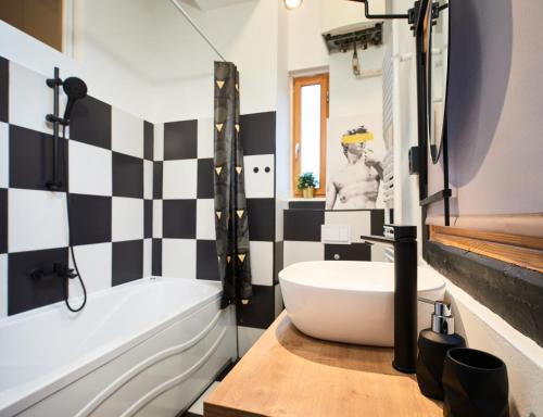 Joseph Studio Apartment by Irundo