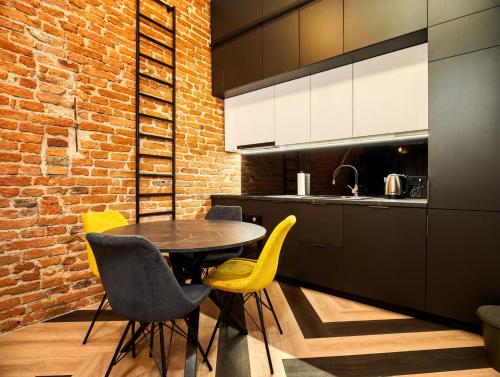 Joseph Studio Apartment by Irundo