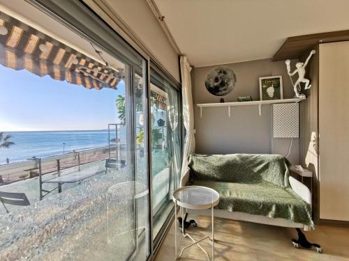 a room with a bed and a view of the ocean at Résidence Tiercé in Cagnes-sur-Mer