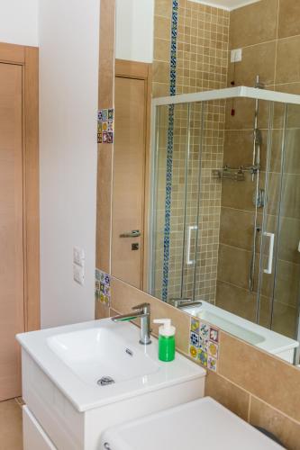 a bathroom with a sink and a shower at VastoMare - appartamento Vasto Marina in Vasto