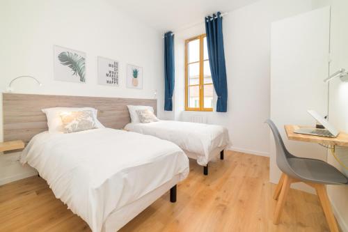 Giường trong phòng chung tại Le Chardonnay - Locationtournus