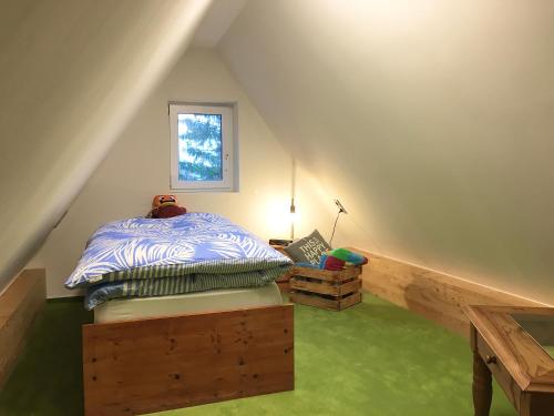 a bedroom with a bed in the attic at Ferienhaus Mü in Rankwitz