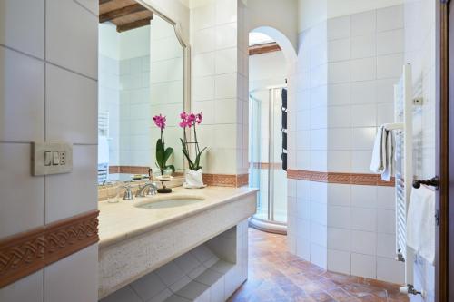 Ένα μπάνιο στο Villa Asciano 30 by Mmega