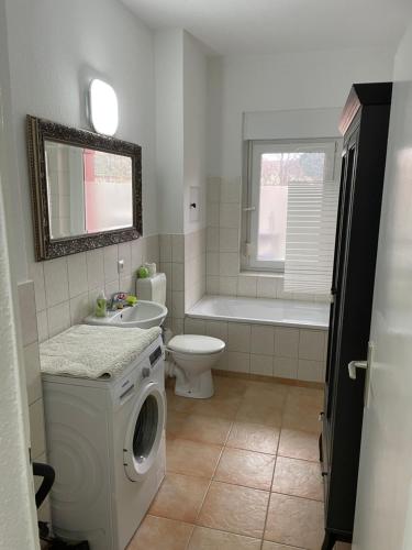 Ένα μπάνιο στο Michas Ferienwohnung Nähe Zentrum