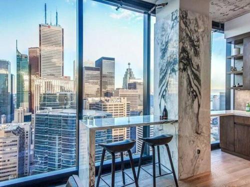 Executive Suite in Toronto Financial District – Photos 2