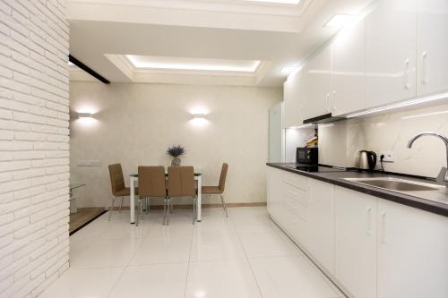 Dapur atau dapur kecil di Luxury Apartment
