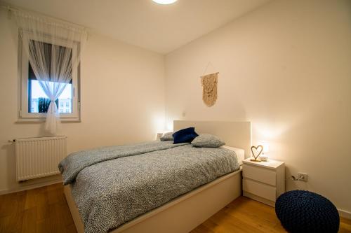 A bed or beds in a room at Flexible SelfCheckIns 41 - Zagreb - Luxury - Parking - Loggia - Brand New