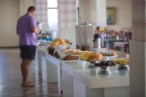 Makanan di atau berdekatan hotel