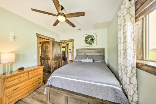 Schlafzimmer mit einem Bett und einem Deckenventilator in der Unterkunft Waterfront Nevada Escape with Private Pond and Dock! in Nevada