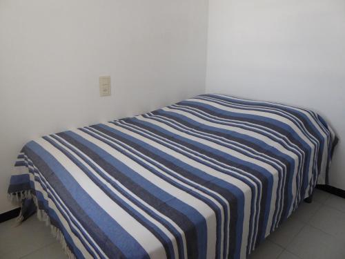 A bed or beds in a room at Appartement lumineux sur les canaux