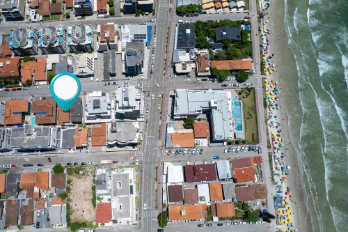 Casa com 4 Dormitórios a 130 metros da praia de Bombas a vista de pájaro