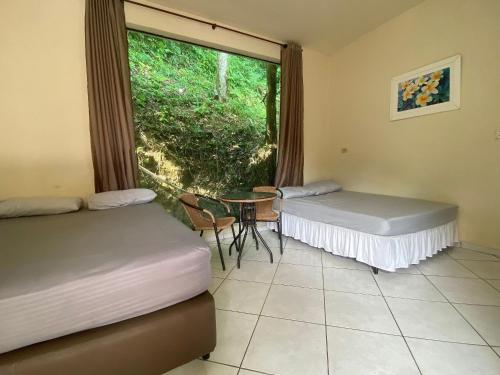 Posteľ alebo postele v izbe v ubytovaní Boca da Lagoa - Onde o Sol, o Mar e a Montanha se Encontram