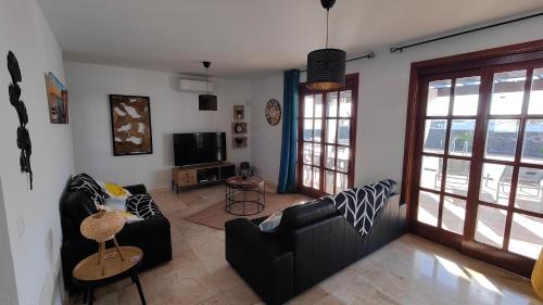 Spacious Modern Villa with Free Heated Pools & Sunny Terrace - Casa Del Sol Naciente