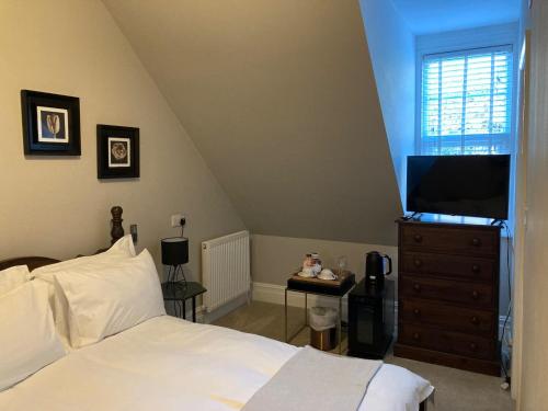 a bedroom with a bed and a flat screen tv at 15 Grosvenor in Hastings