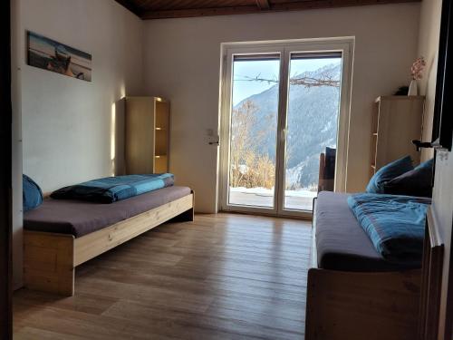 Tempat tidur dalam kamar di Ferienwohnung am Dabor