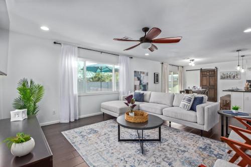 a living room with a couch and a ceiling fan at Manhatton Tempe home in Tempe