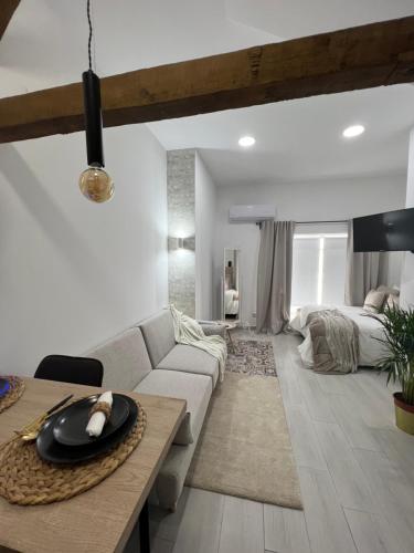 Suites Chic tesisinde bir oturma alanı