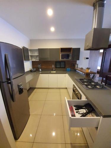 a kitchen with a refrigerator and a stove at Oasis in Pachuca de Soto