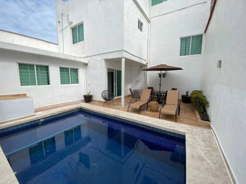 a swimming pool in the backyard of a house at Casa boka con vista al mar y alberca in Boca del Río