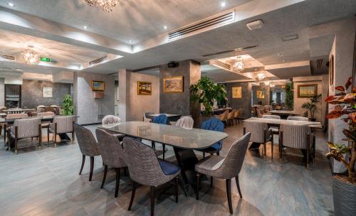 a restaurant with tables and chairs in a room at Onyx City Center in Tbilisi City