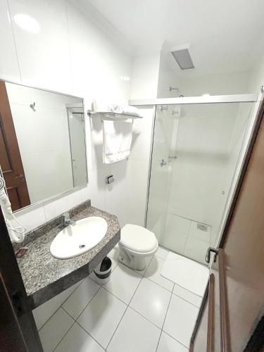 Bilik mandi di Hotel Ijuí