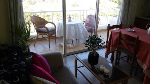 Χώρος καθιστικού στο Eftihia Apartments 