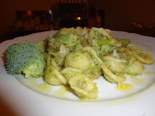 a plate of food with broccoli and cauliflower at Casale l'Antico Carro in Cortona