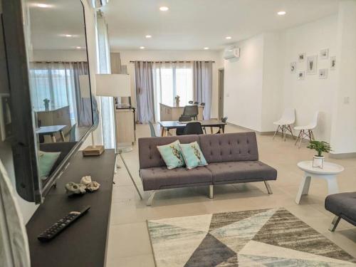 VILLA with private pool AC /beach