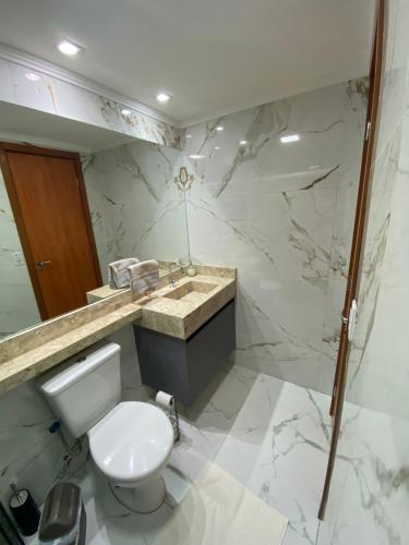 Bathroom sa Flat completo, aconchegante e com piscina em Cuiabá