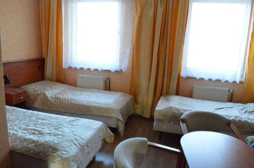 Un pat sau paturi într-o cameră la Ośrodek SUDETY