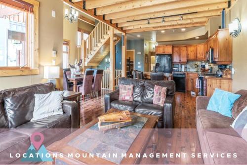 Forest Lane Hideaway - Luxurious Family Friendly Home with Private Hot Tub