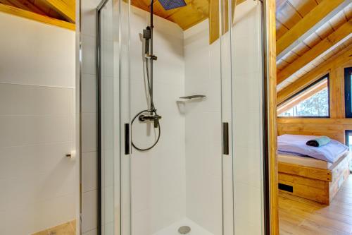Una cama o camas en una habitación de Rezidence KUPEC