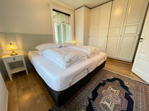 Postel nebo postele na pokoji v ubytování Cozy apartment in Downtown Akureyri Brilliant Location