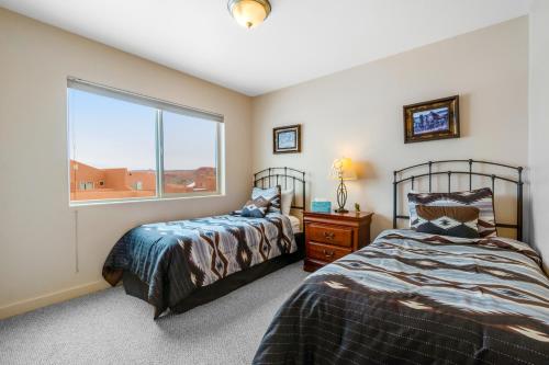 Un pat sau paturi într-o cameră la Rim Vista 4A8