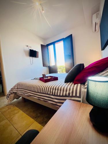 Μια τηλεόραση ή/και κέντρο ψυχαγωγίας στο WEST SARDINIA APARTMENT 3