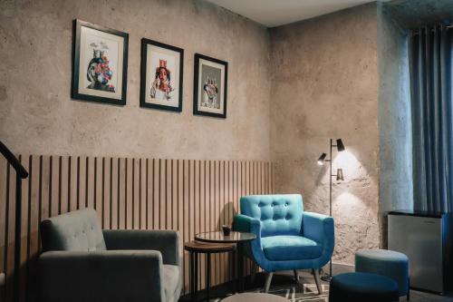 a living room with blue chairs and a table at QASA Arequipa by NOMAD in Arequipa