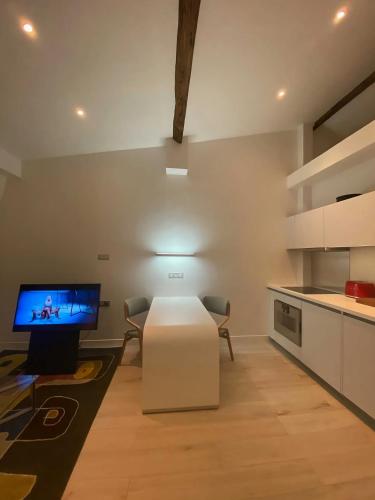 New Apartment near Champs Elysées